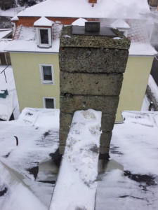 defekte Lagerfugen und ausplatzende Betonelemente